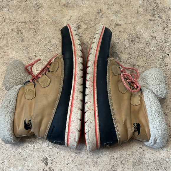 Sorel boots - Picture 4 of 5